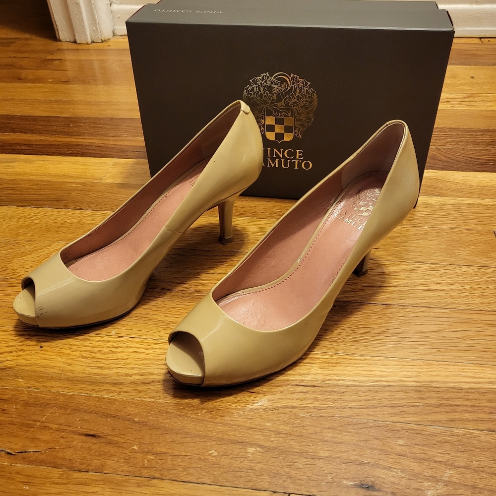 Vince Camuto beige patent leather heels
